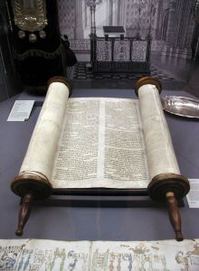 A photograph of an opened Torah scroll, housed at the Glockenglasse Synagogue